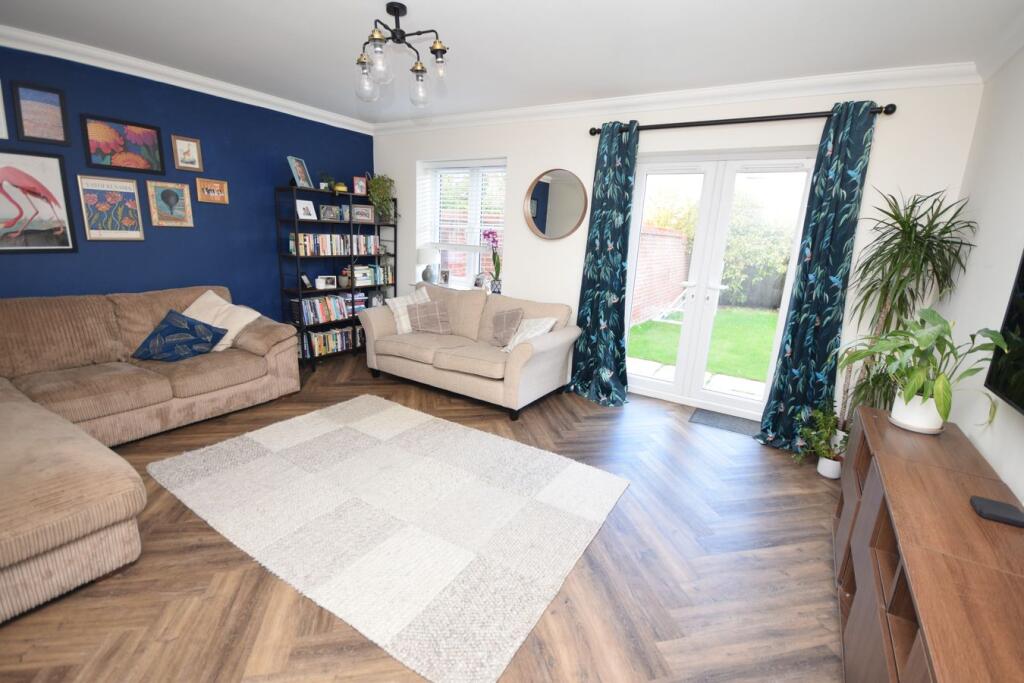 Juniper Close, Wrecclesham, Farnham, GU10 photo 4