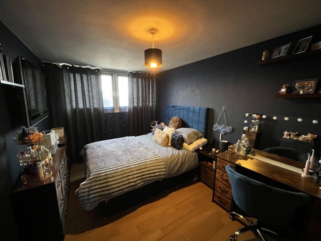 46 Craylands, Basildon, Essex, SS14 3RH photo 3
