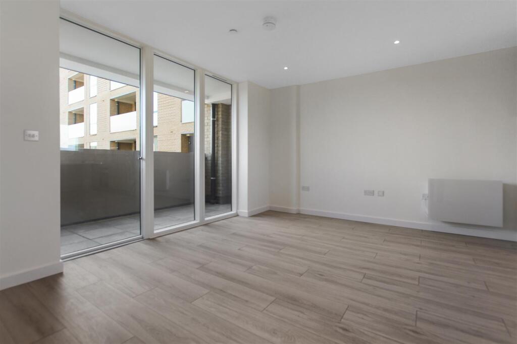 Apartment in Watford - View 2