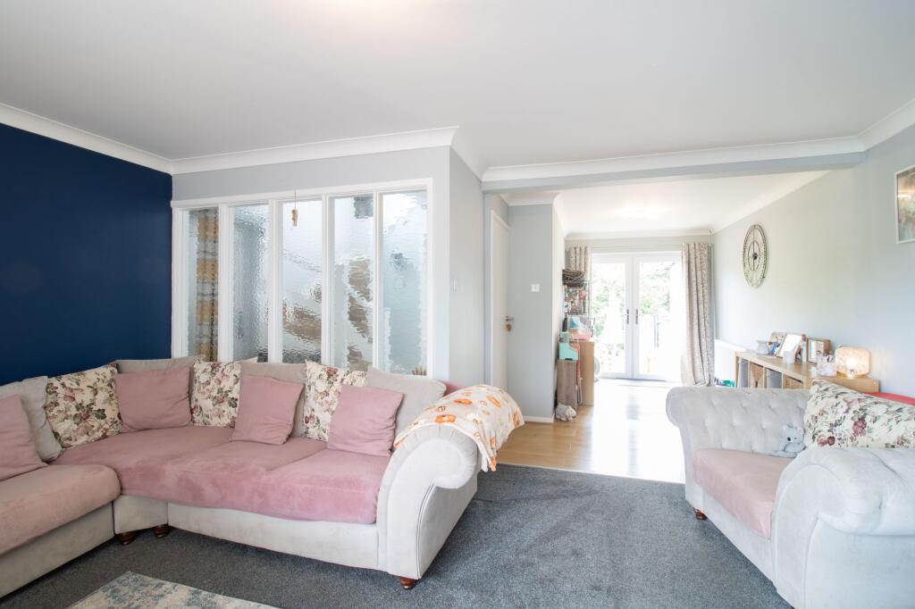 House in Crumlin, Trinant - View 2
