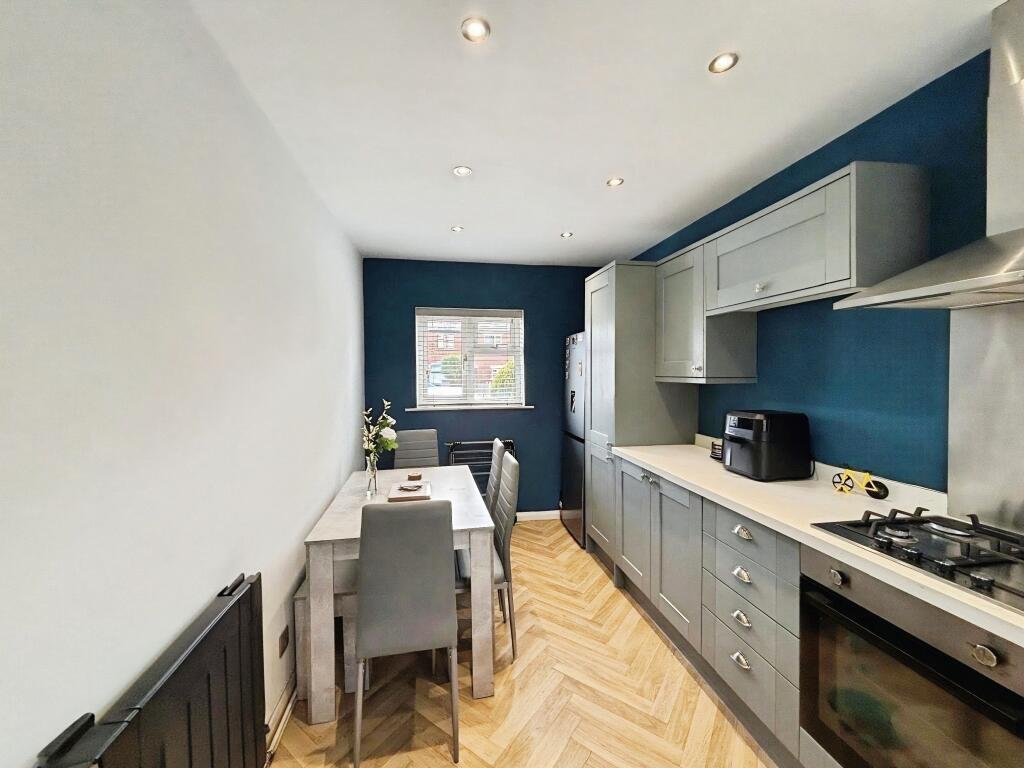 Cromwell Crescent, Pontefract, WF8 photo 3