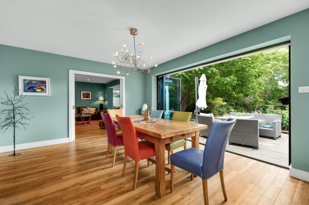 House in Elmbridge, Molesey - More