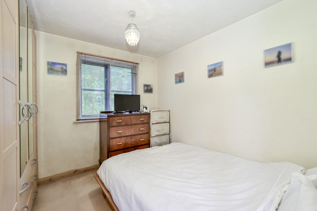 Apartment in Watford - View 5