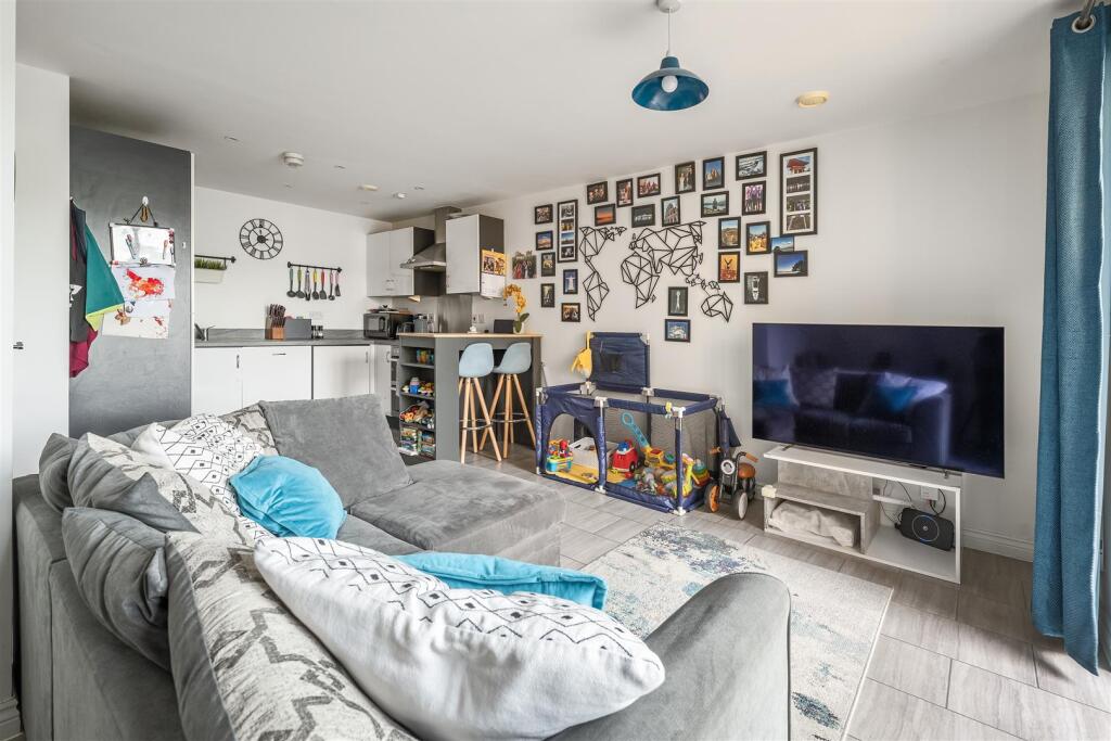 Chigwell Road, South Woodford - View 2