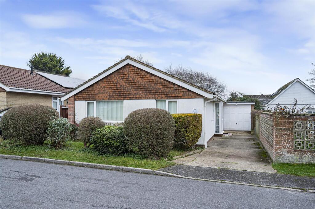 3-bed bungalow on Badgers Field, Peacehaven, £395,000