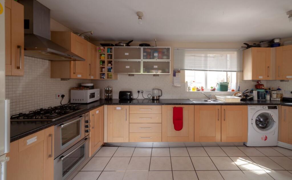 1 Bardsley Close, Colchester, Essex, CO4 5GS photo 3