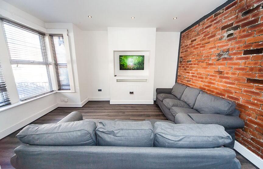 6 bedroom terraced house for rent