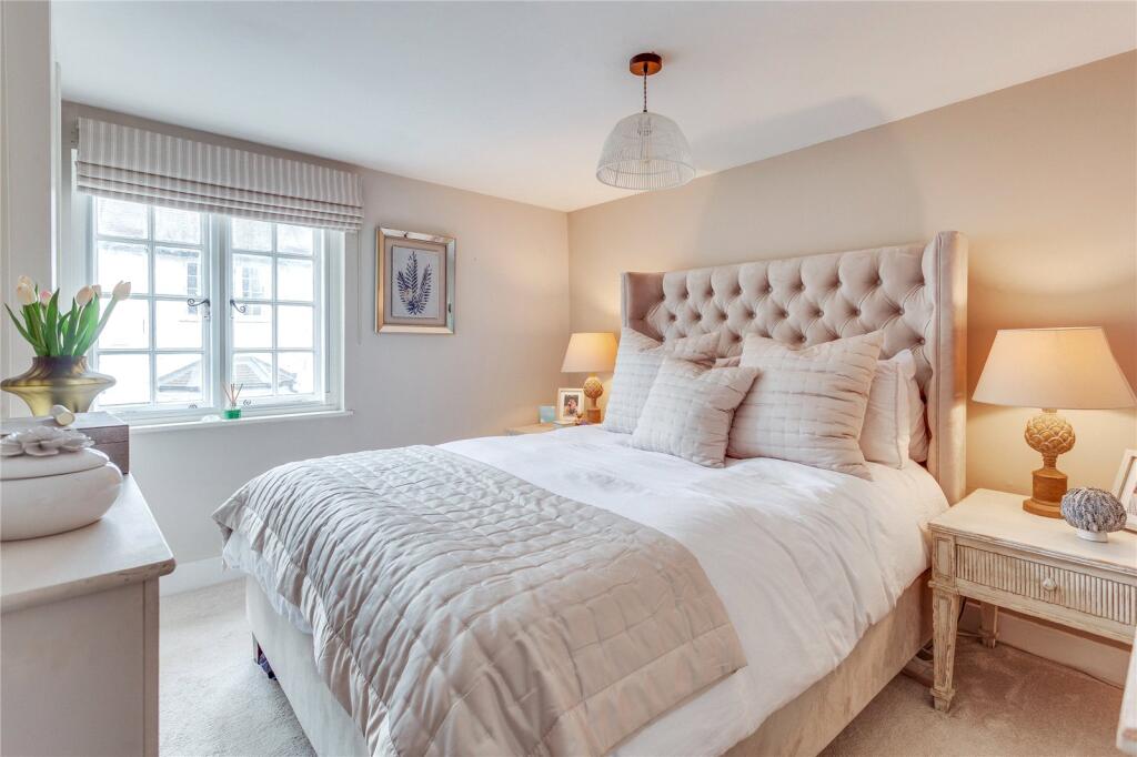 House in Wargrave, Sheeplands Farm - More