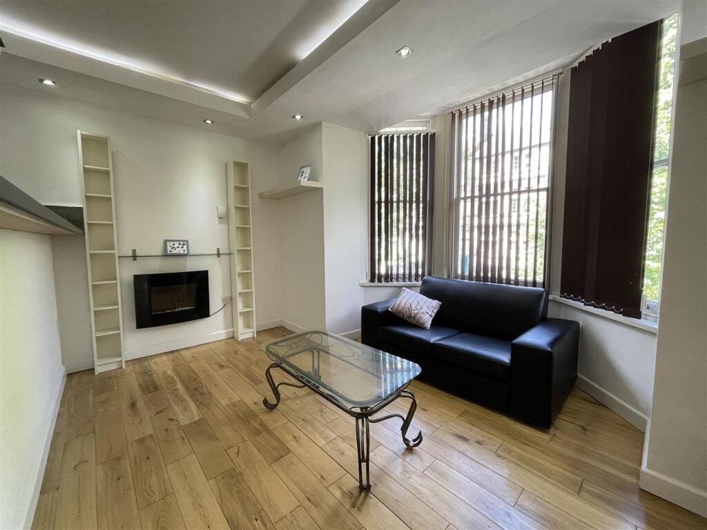 Main image of property: The Parade, Roath, Cardiff