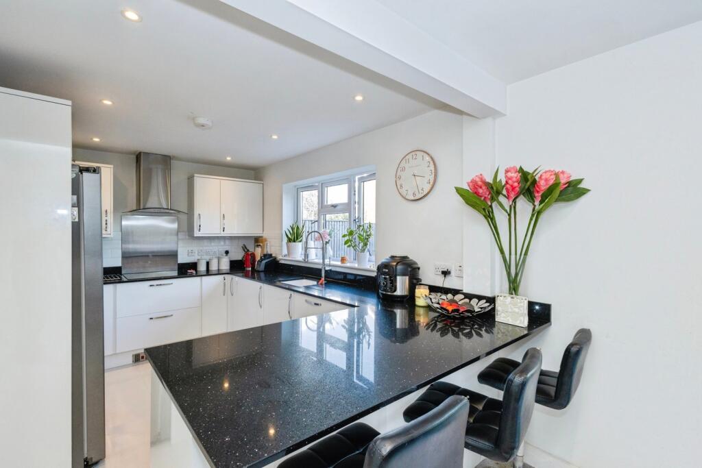 House in Portsmouth - More