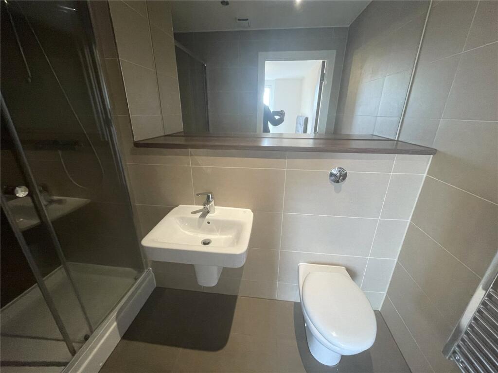 Apartment in Salford, Greater Manchester - View 6