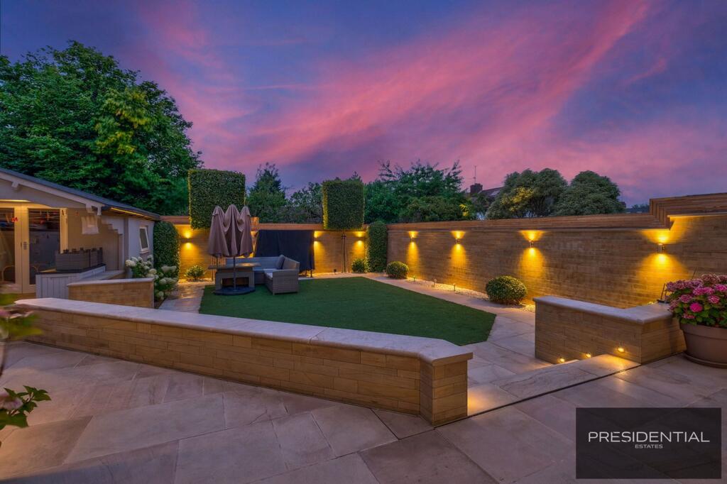 House in Ilford, Clayhall - View 5