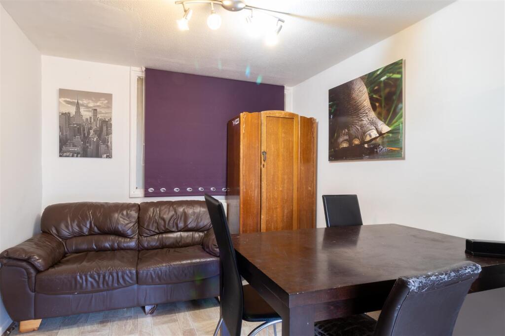 House in Leeds, Little Woodhouse, Hyde Park - View 2