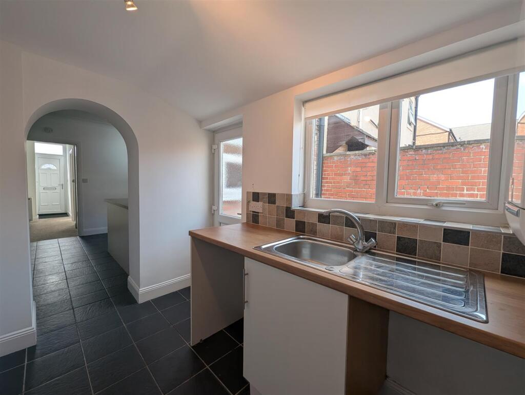 House in Darlington, Pierremont - More