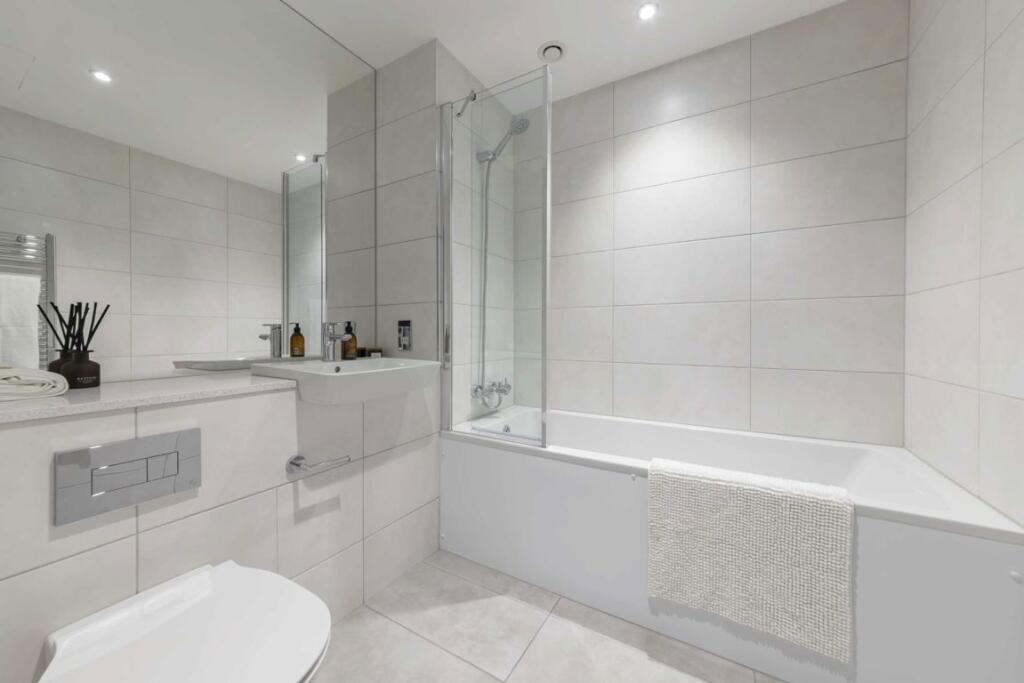 Apartment in London - View 5