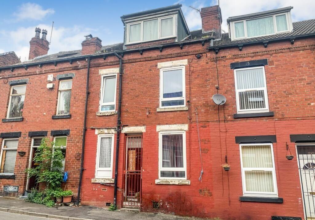 Main image of property: 6 Brompton Grove, Leeds, West Yorkshire, LS11 6JB