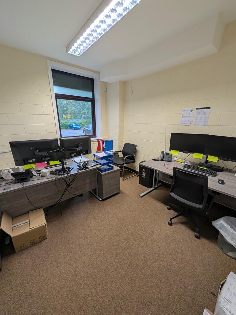 Photo 39. Office.