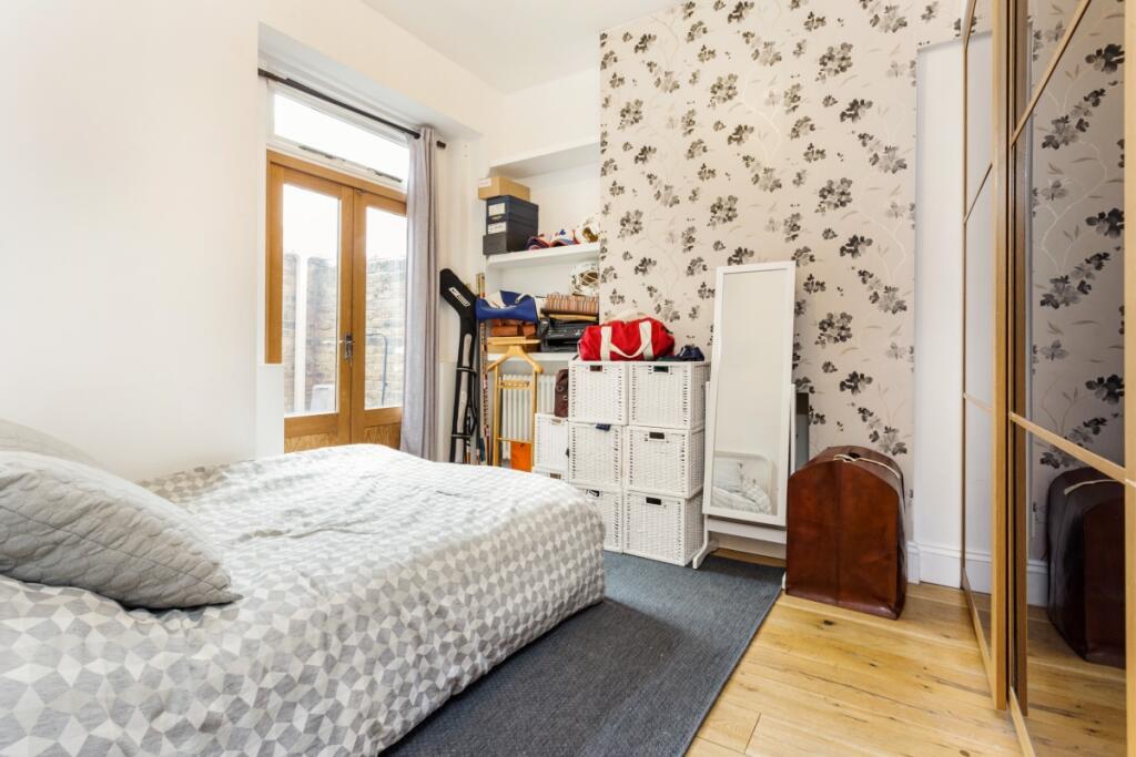 Apartment in London - More