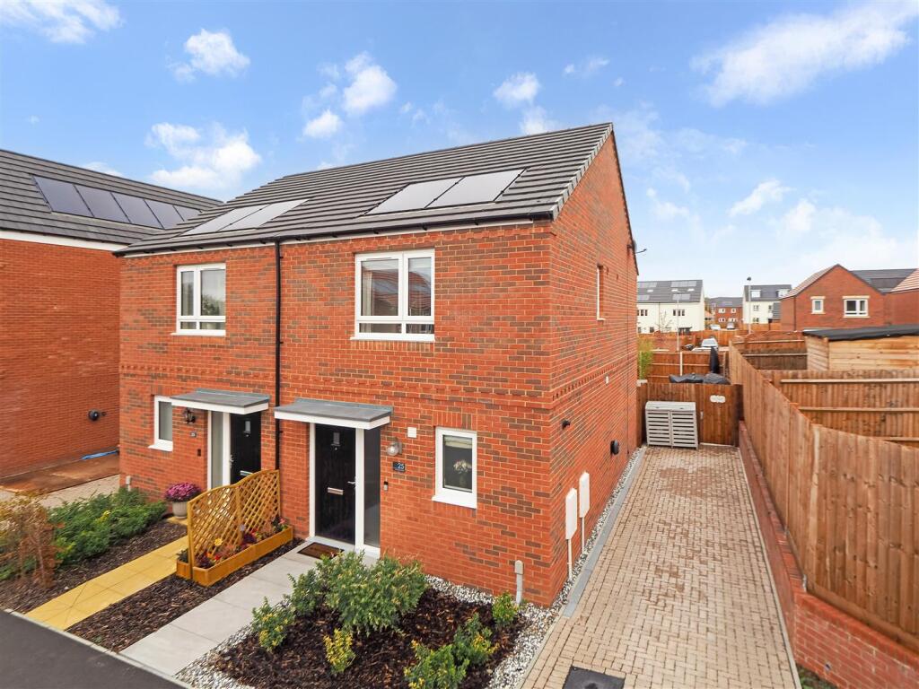 2-bed semi-detached on Brodgar Way, Andover, £325,000