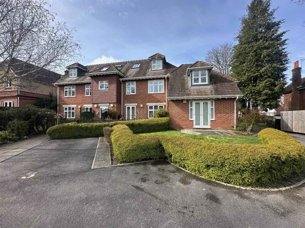 Main image of property: The Avenue, Andover