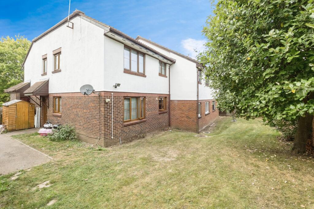 Main image of property: Vexil Close, Purfleet-on-Thames, Essex, RM19