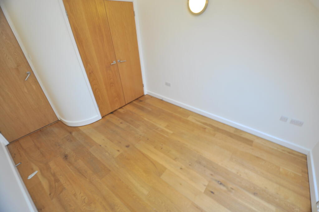 Apartment in Northampton - View 5