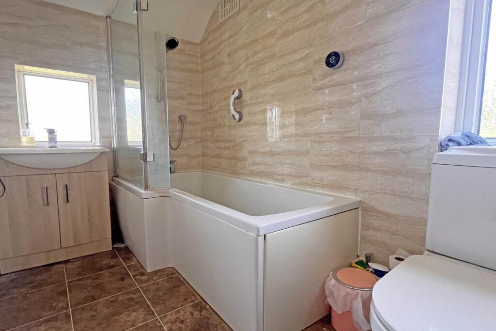 Downsview Close, East Dean, BN20 0DT - View 3