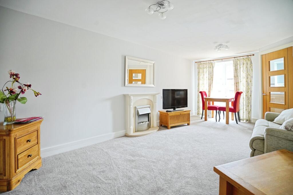 Apartment in East Hertfordshire, Hockerill, Bishop's Stortford - View 2