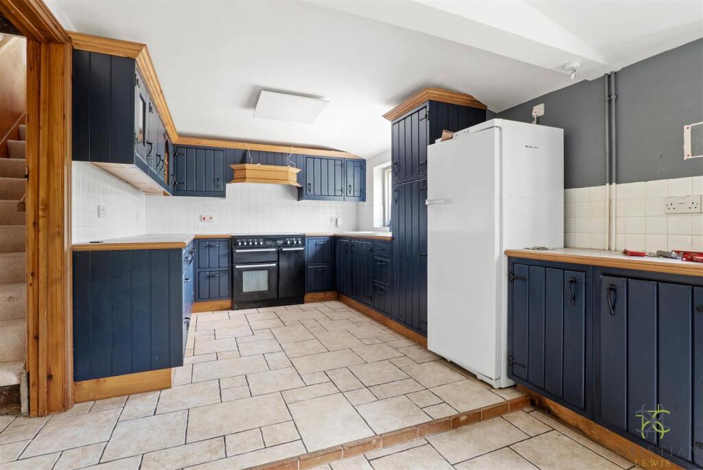 House in Worcester - View 5