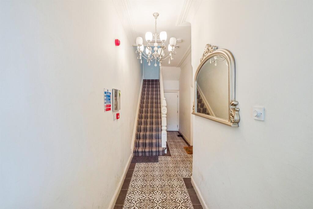 Apartment in Cardiff, Roath - View 4