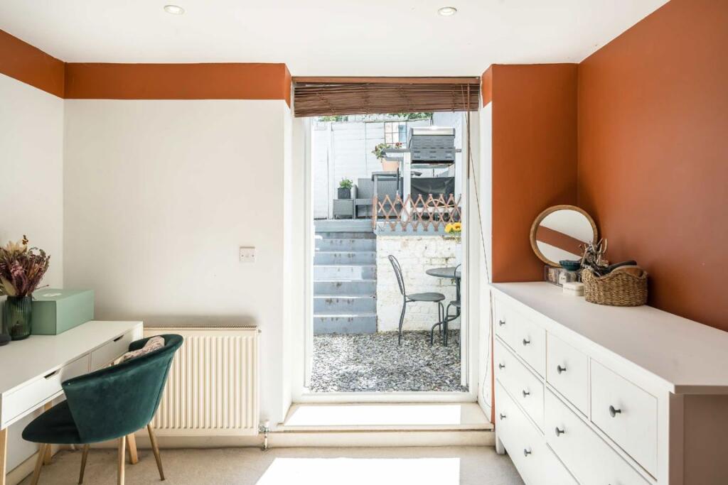 Apartment in London - View 5