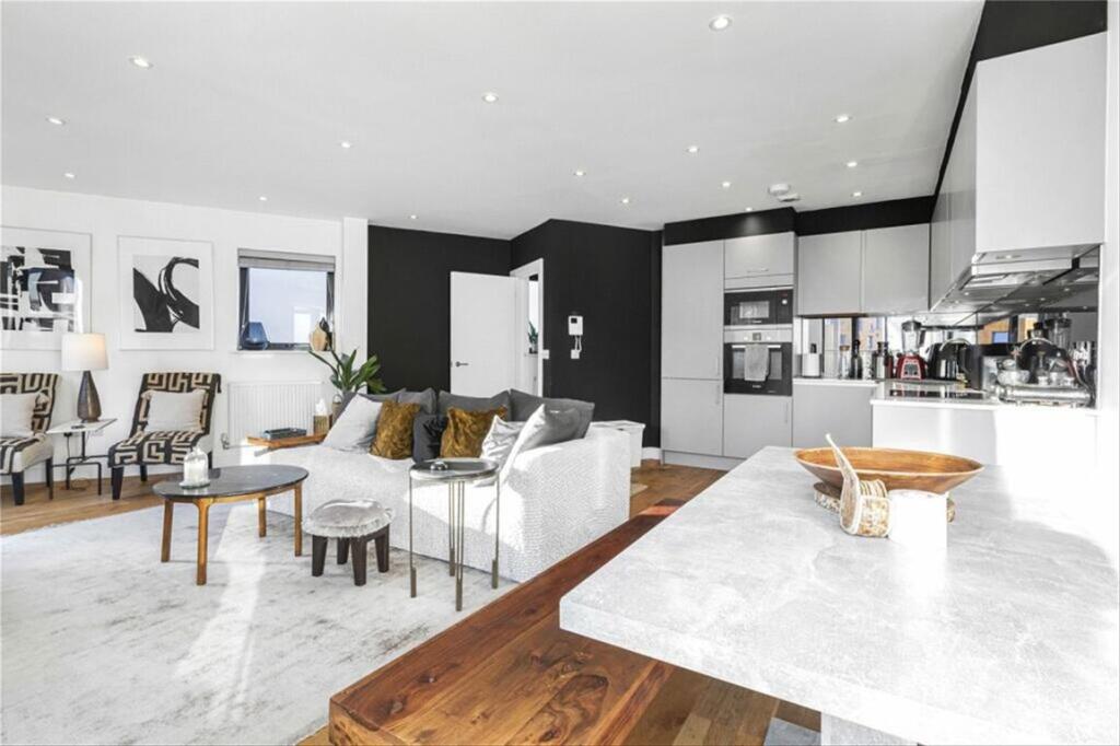 Main image of property: Barking Road, Canning Town