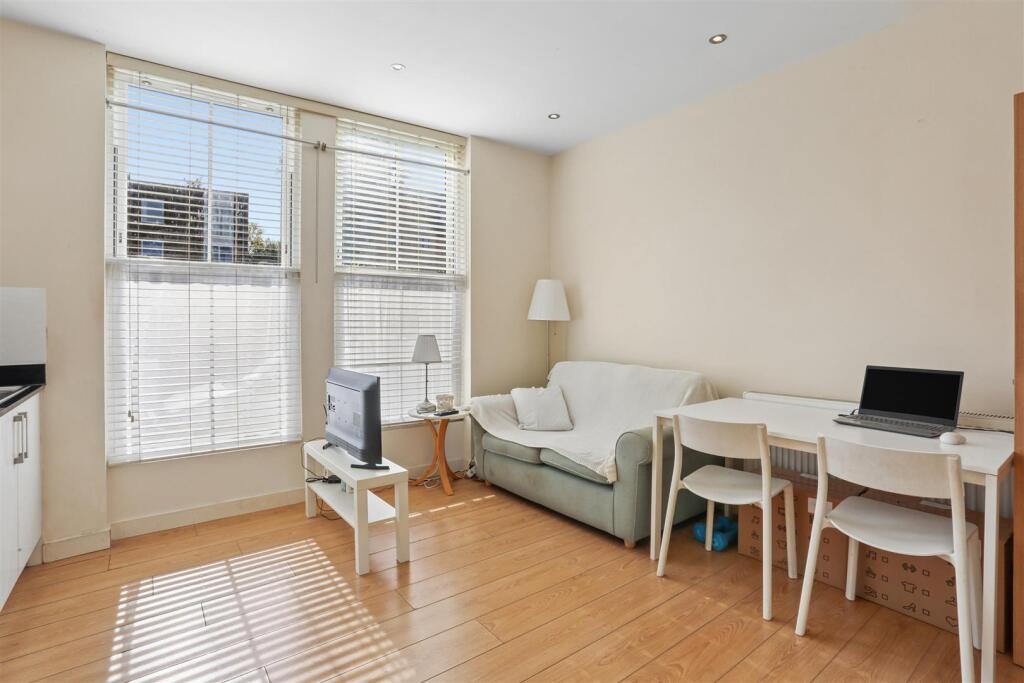 Apartment in Sutton - View 4