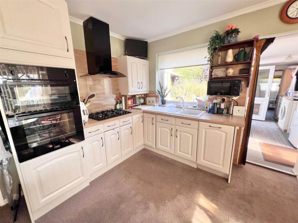 House in Gillingham, Lodbourne - View 4