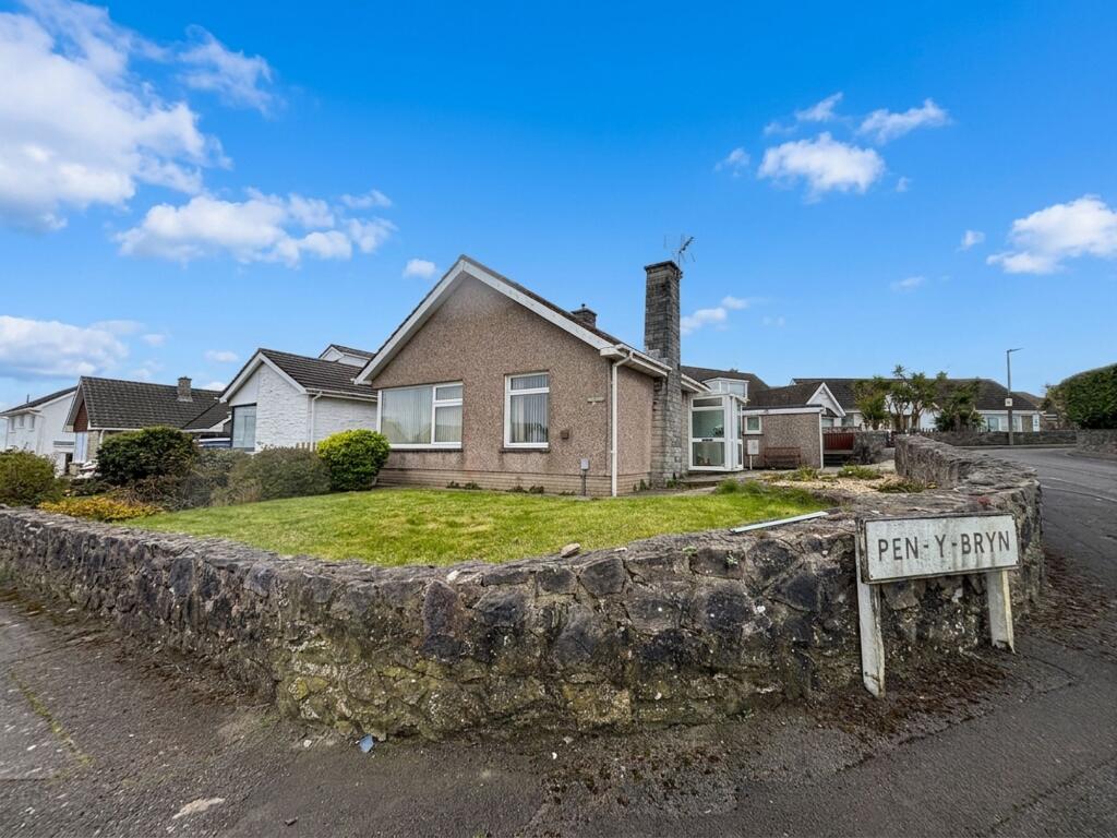 Main image of property: Min-Y-Mor, Barry, CF62