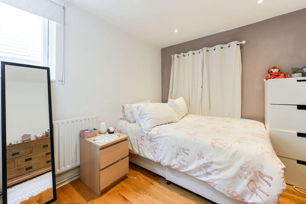 Apartment in London - View 5