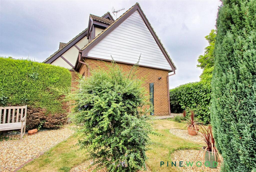 Linden Court, Clay Cross, S45 photo 2