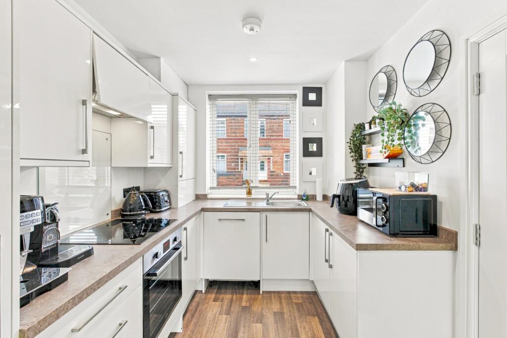 House in Salford, Greater Manchester - View 4