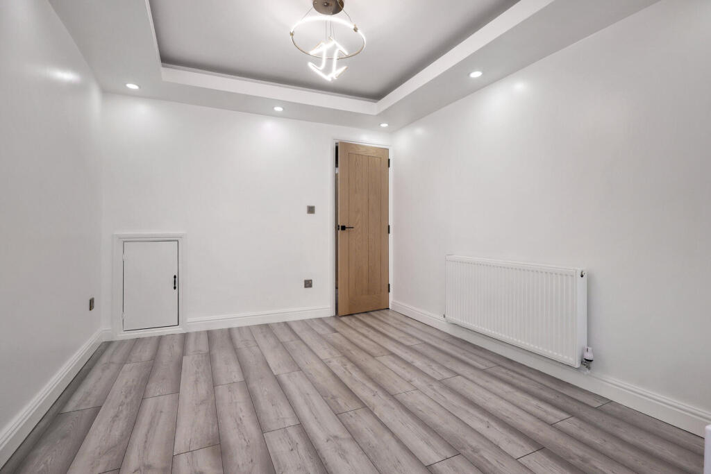House in Rugby, Warwickshire - View 3