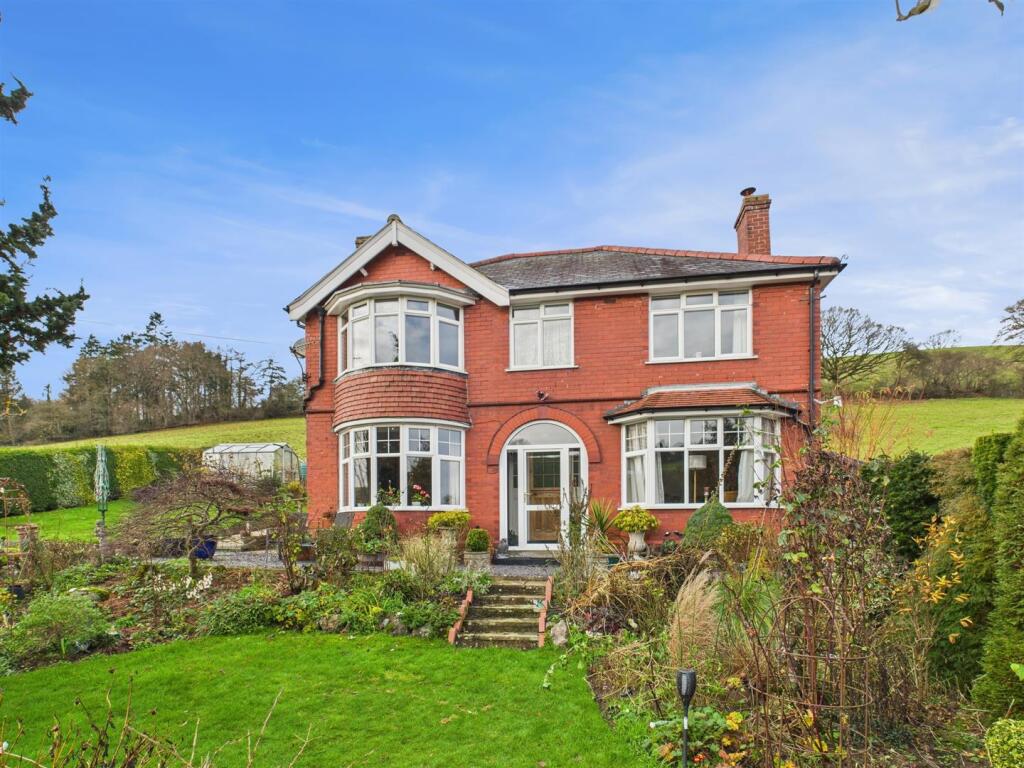3-bed detached on Maesteg, Llanfair Caereinion, Welshpool, £320,000