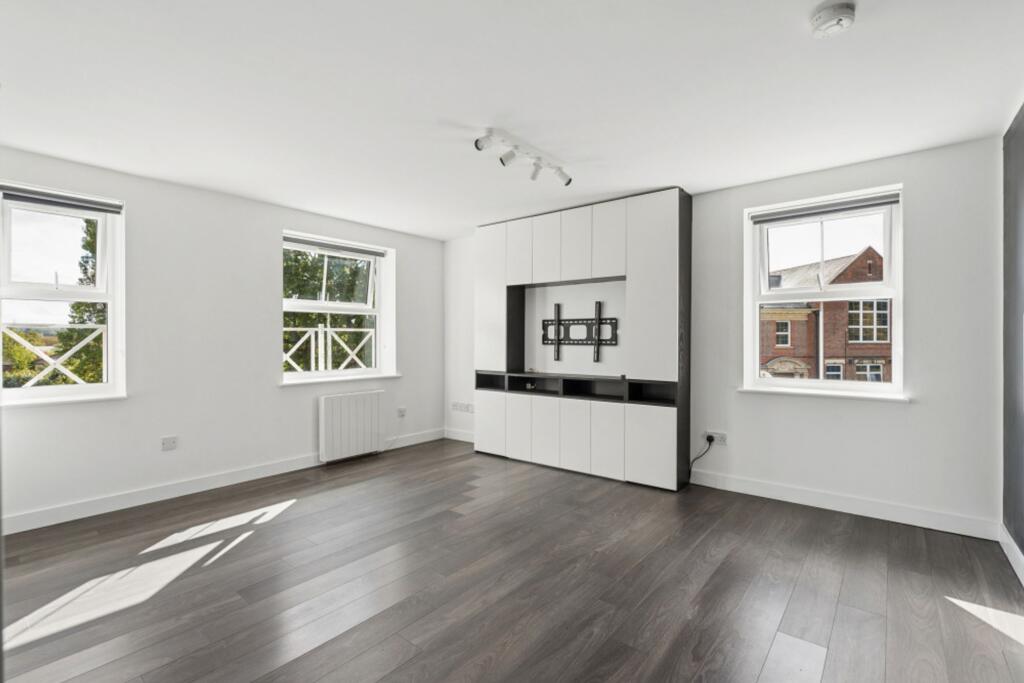 Apartment in Watford - View 2