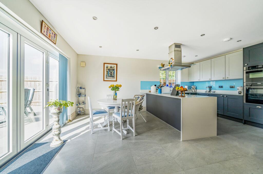 House in Worcester - View 4