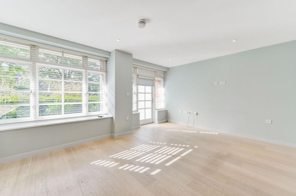 Apartment in London, Hammersmith - View 2