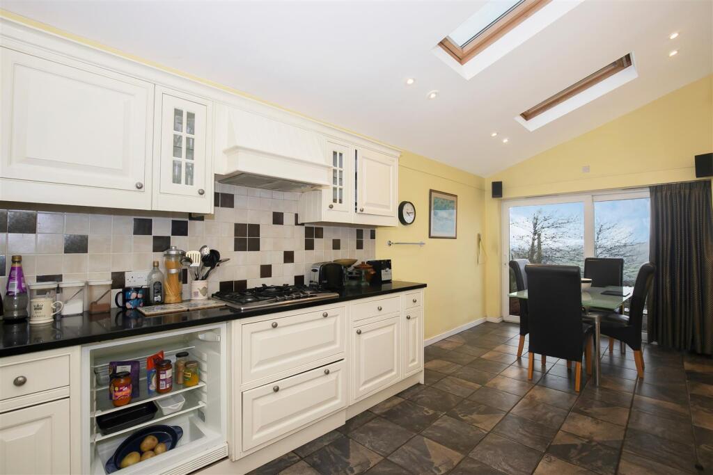 Dragon Road, Winterbourne, Bristol photo 5