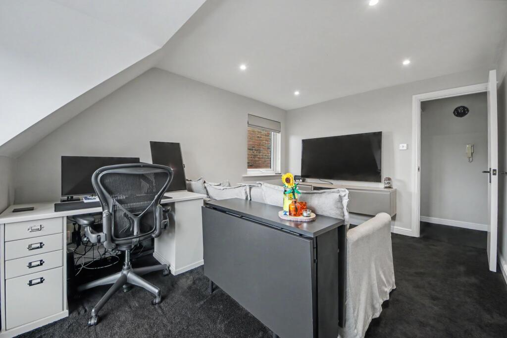 Apartment in Southampton - View 5