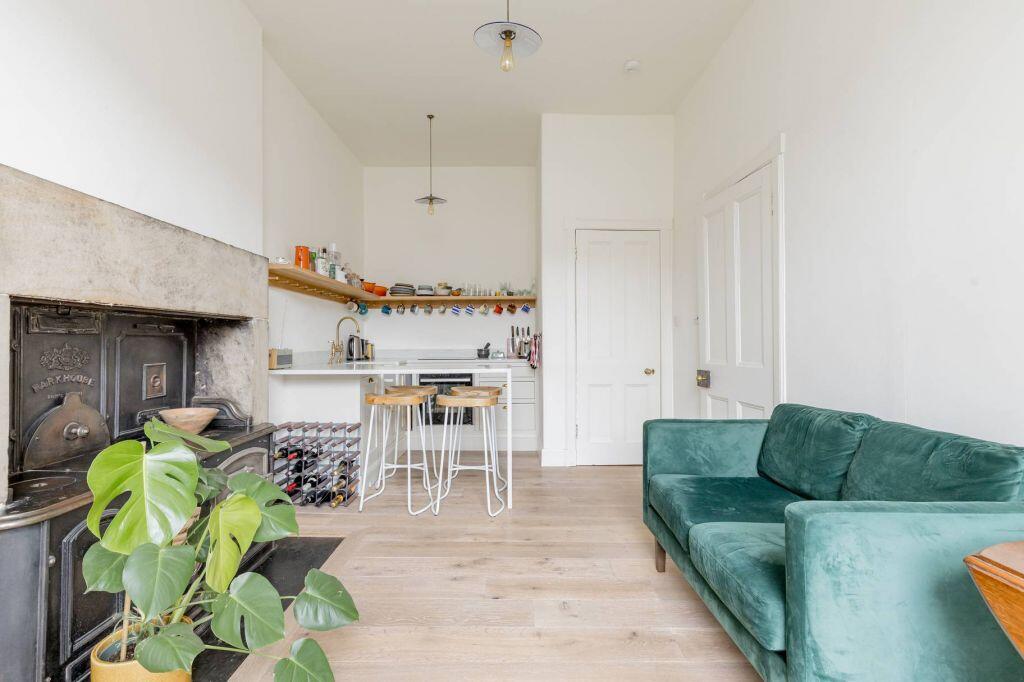 Main image of property: 15 (1F1) Dean Park Street, Stockbridge, Edinburgh, EH4 1JR