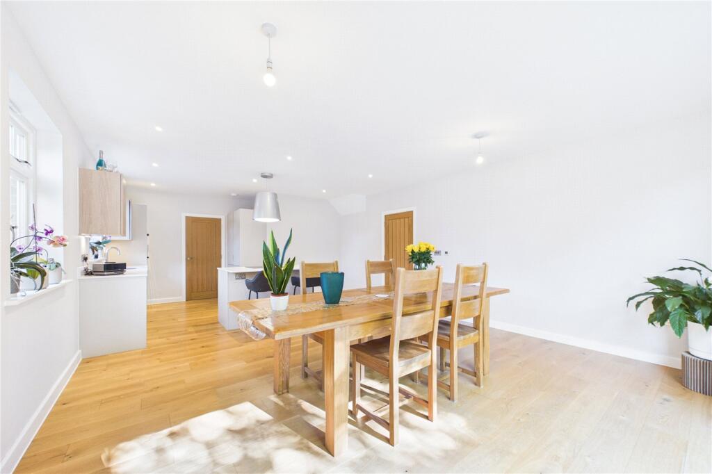 House in Redhill - View 3