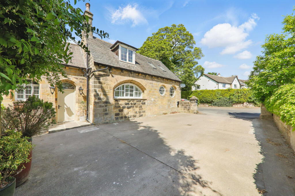 Main image of property: Ling Lane, Leeds, LS14