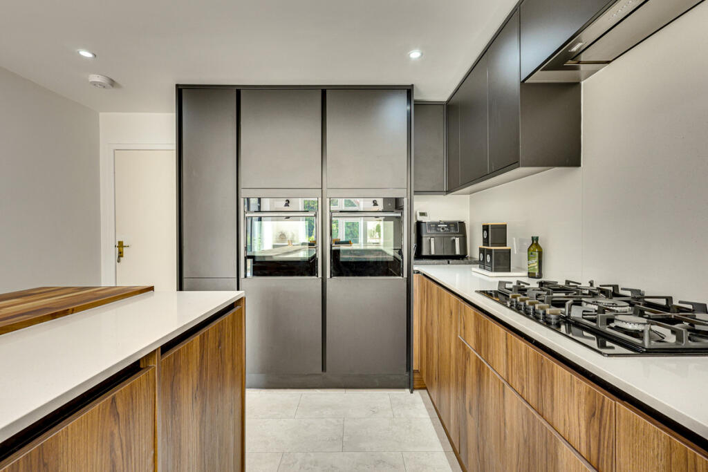 House in Southend-on-Sea - View 4