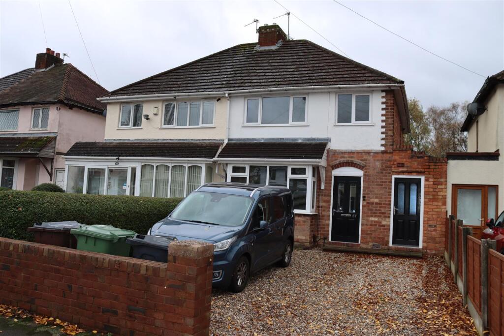3-bed semi-detached on Westbrook Avenue, Aldridge, £279,950